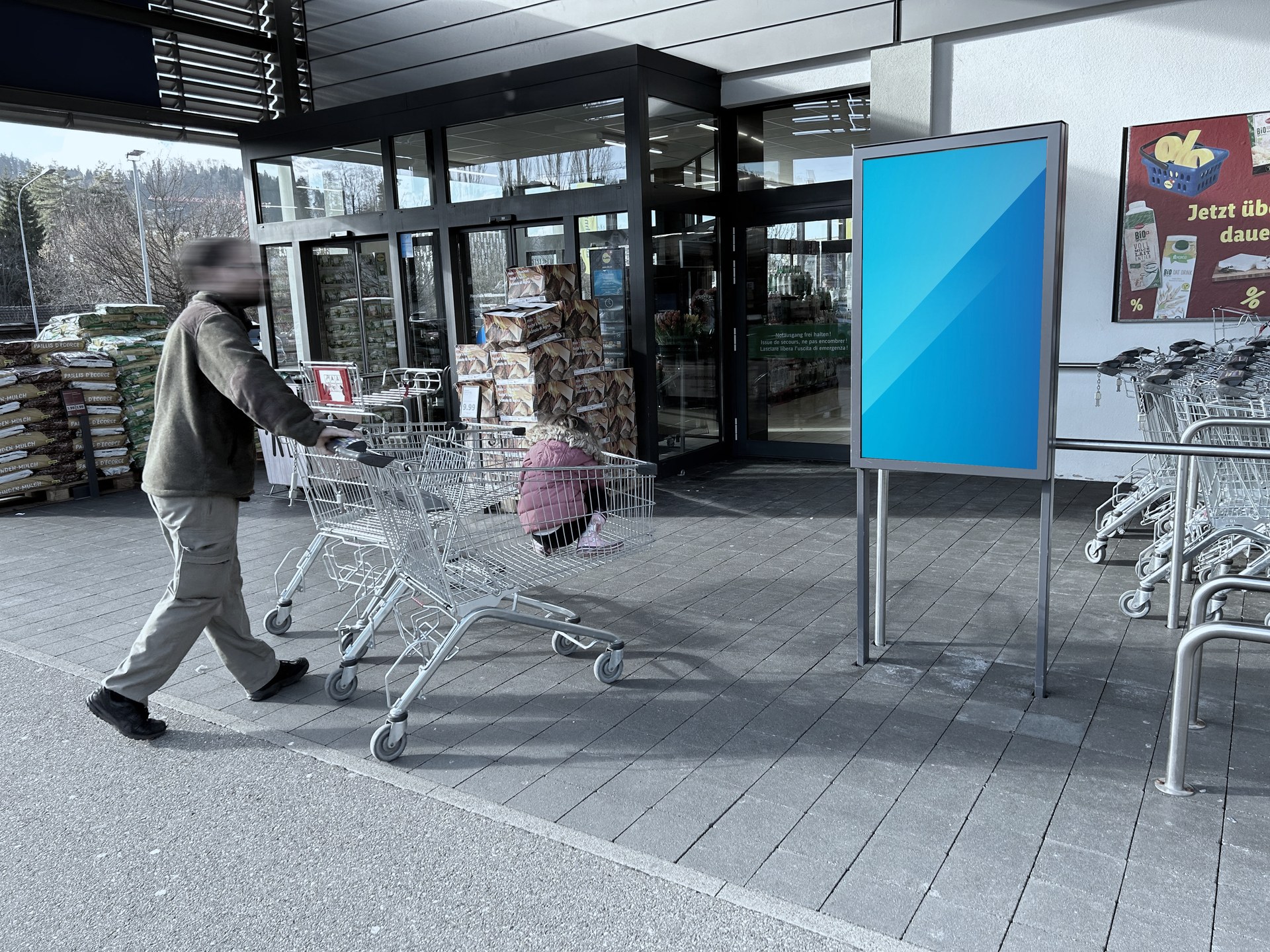 DOOH-Werbescreens in der Lidl-Filiale Herisau (Schweiz)