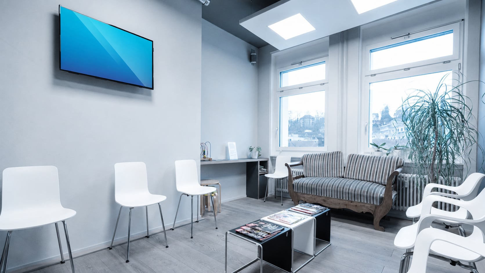 Praxis TV — DOOH-Werbescreen