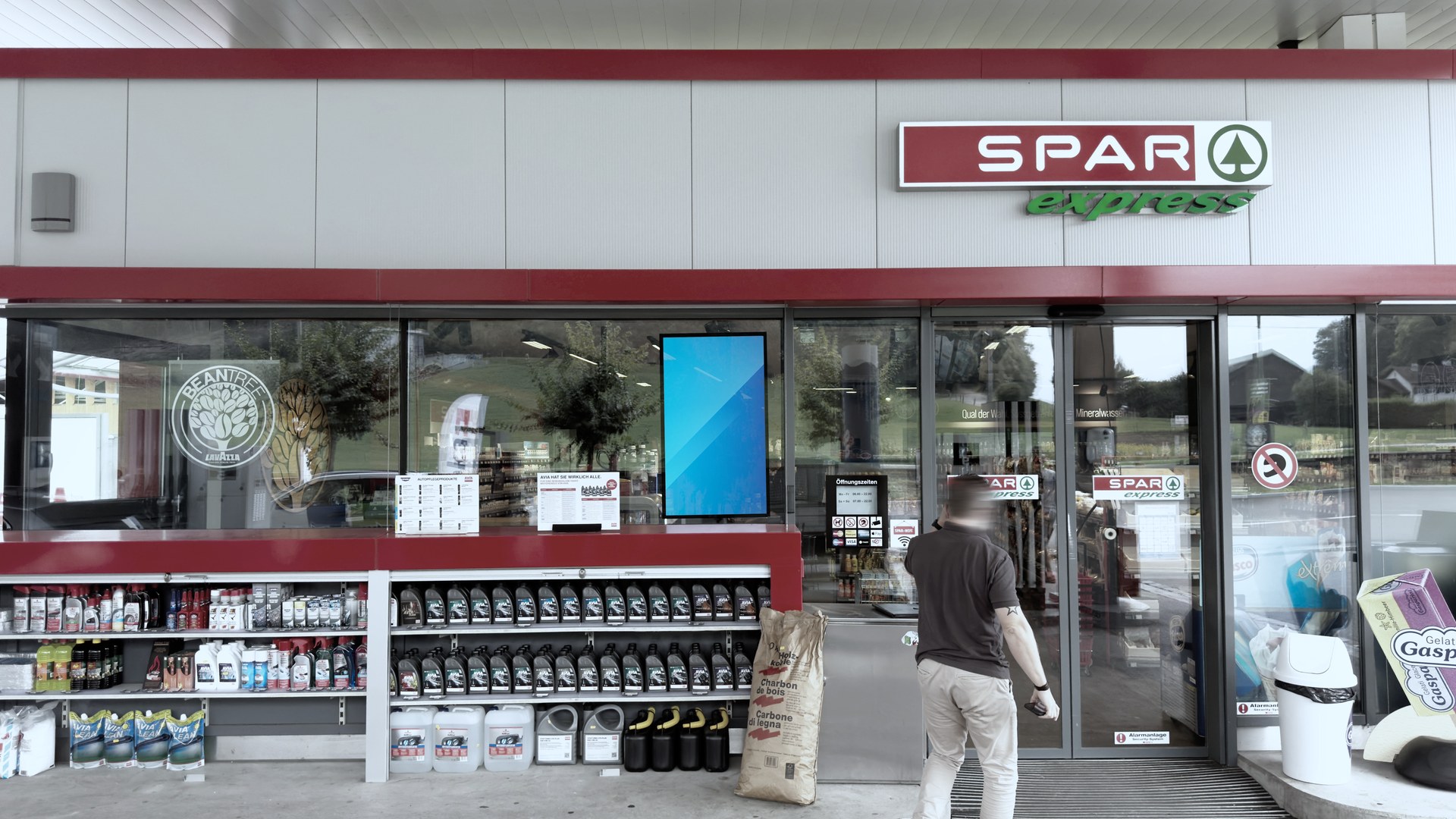 SPAR / TopCC / AVIA — DOOH-Werbescreen
