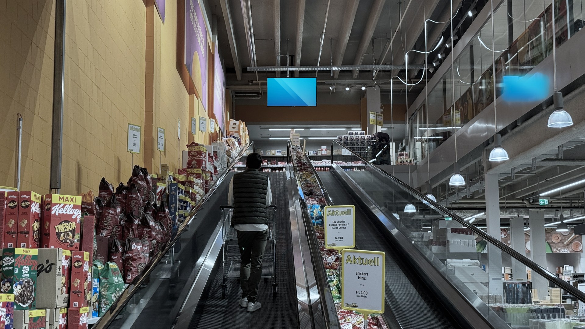 SPAR / TopCC / AVIA — DOOH-Werbescreen